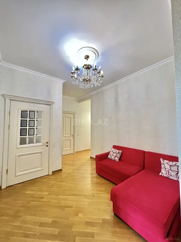 Satılır 3 otaqlı mənzil 102 m²
