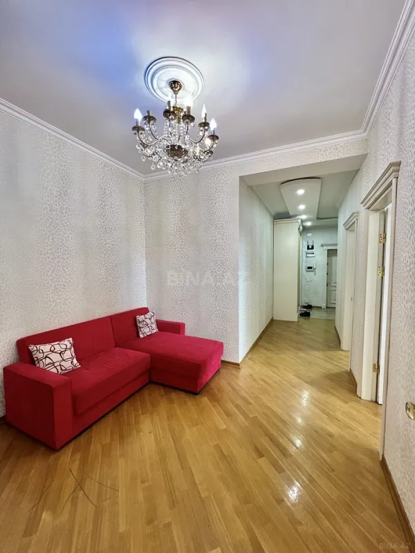 Satılır 3 otaqlı mənzil 102 m²