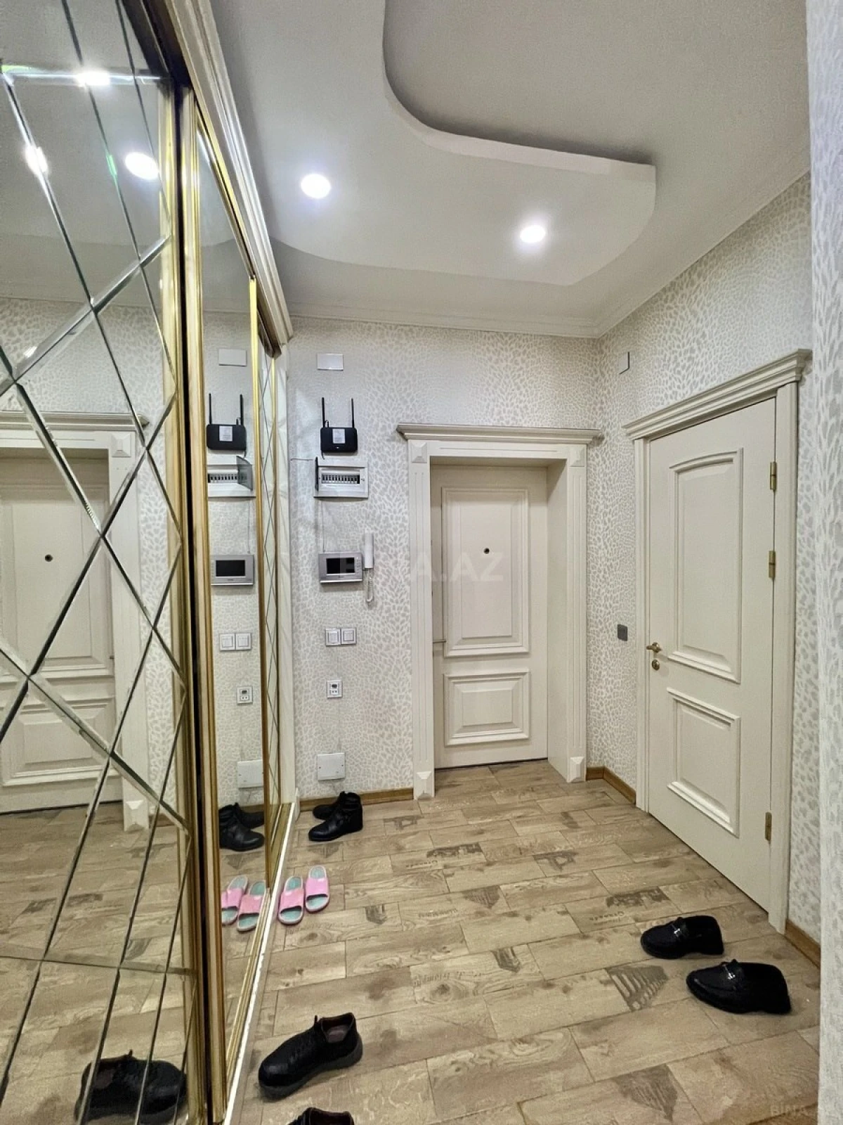 Satılır 3 otaqlı mənzil 102 m²