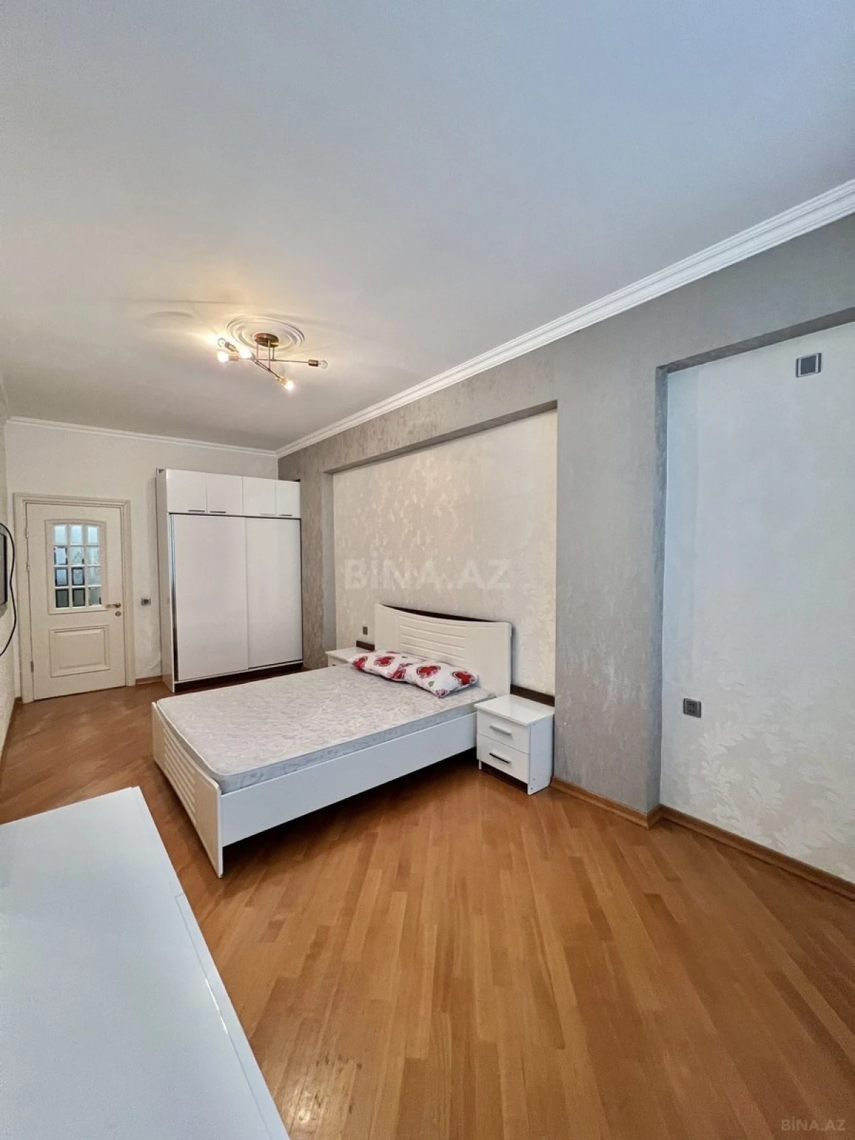 Satılır 3 otaqlı mənzil 102 m²