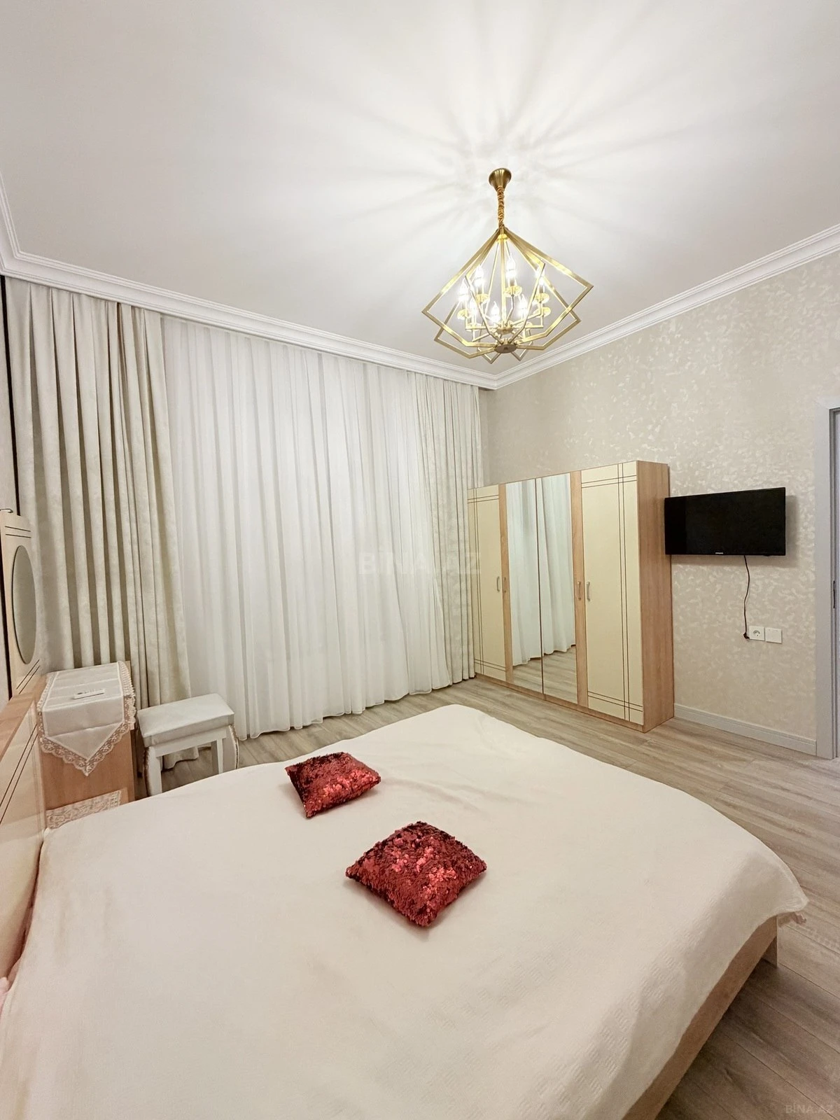 Kirayə verilir 5 otaqlı həyət evi 360 m²