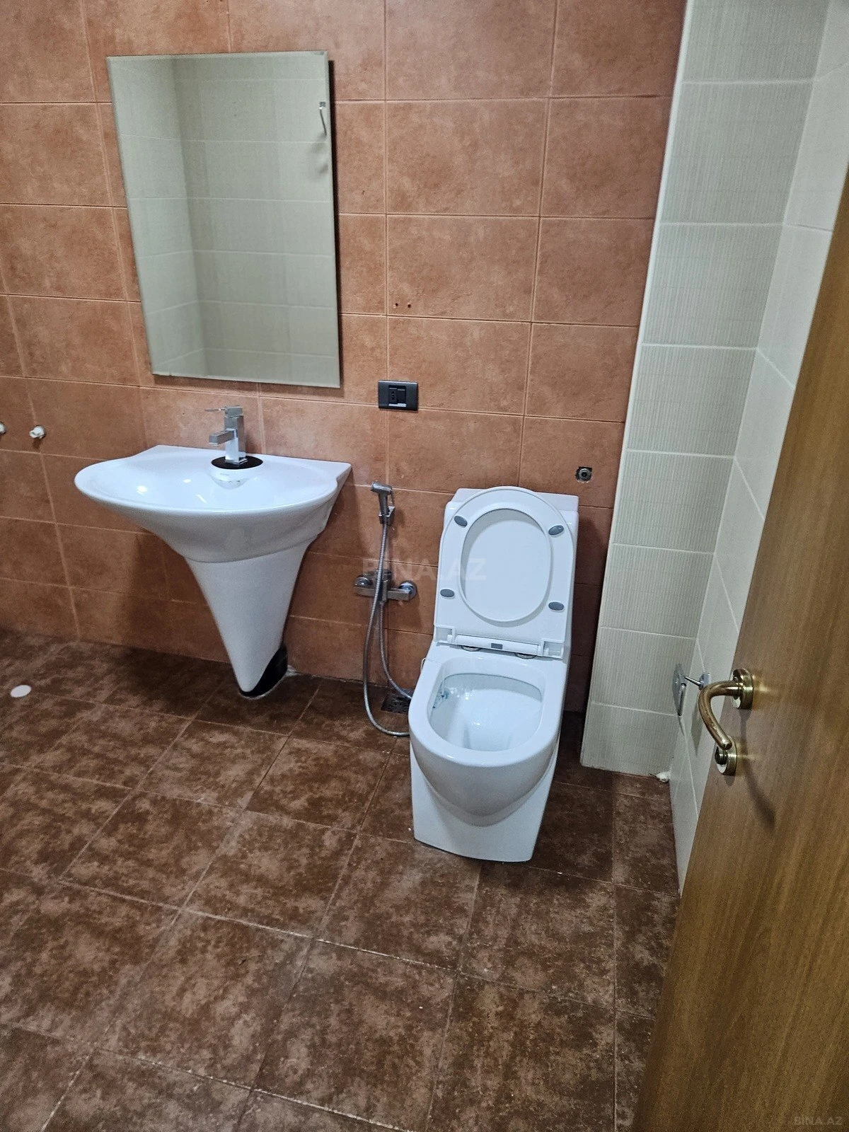 Kirayə verilir 3 otaqlı ofis 120 m²