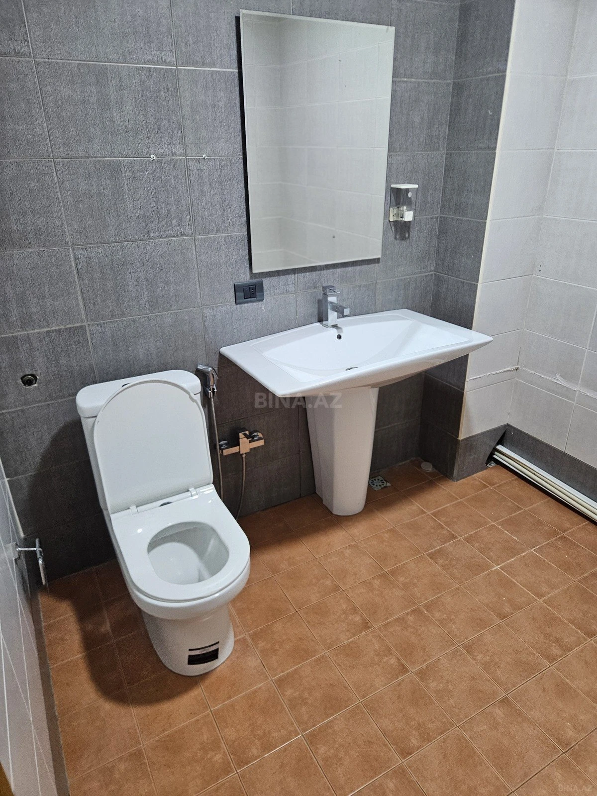 Kirayə verilir 3 otaqlı ofis 120 m²