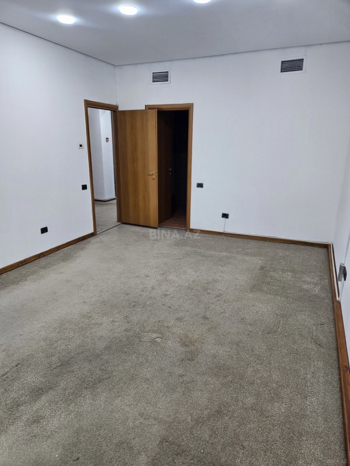 Kirayə verilir 3 otaqlı ofis 120 m²