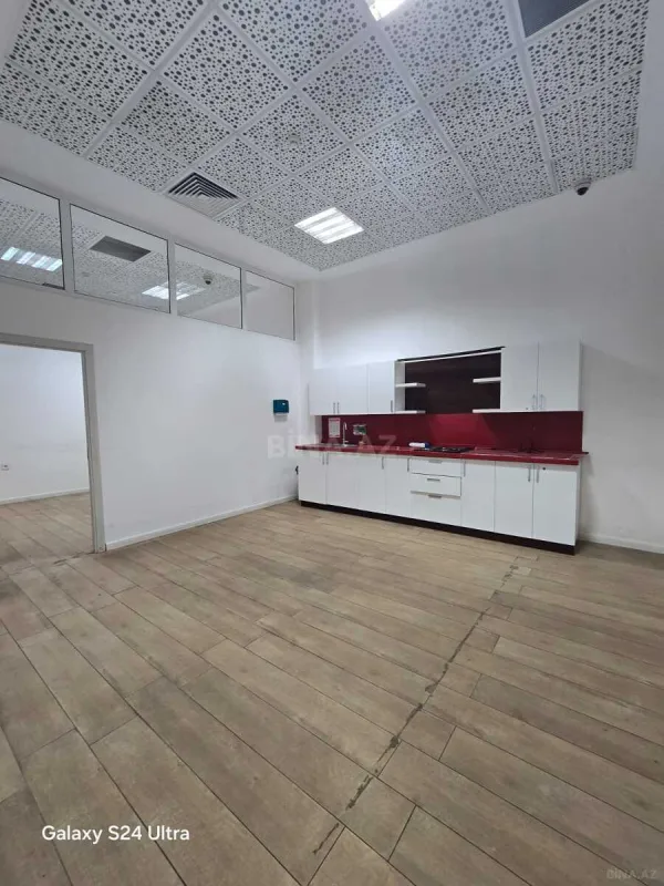 Kirayə verilir 9 otaqlı ofis 300 m²