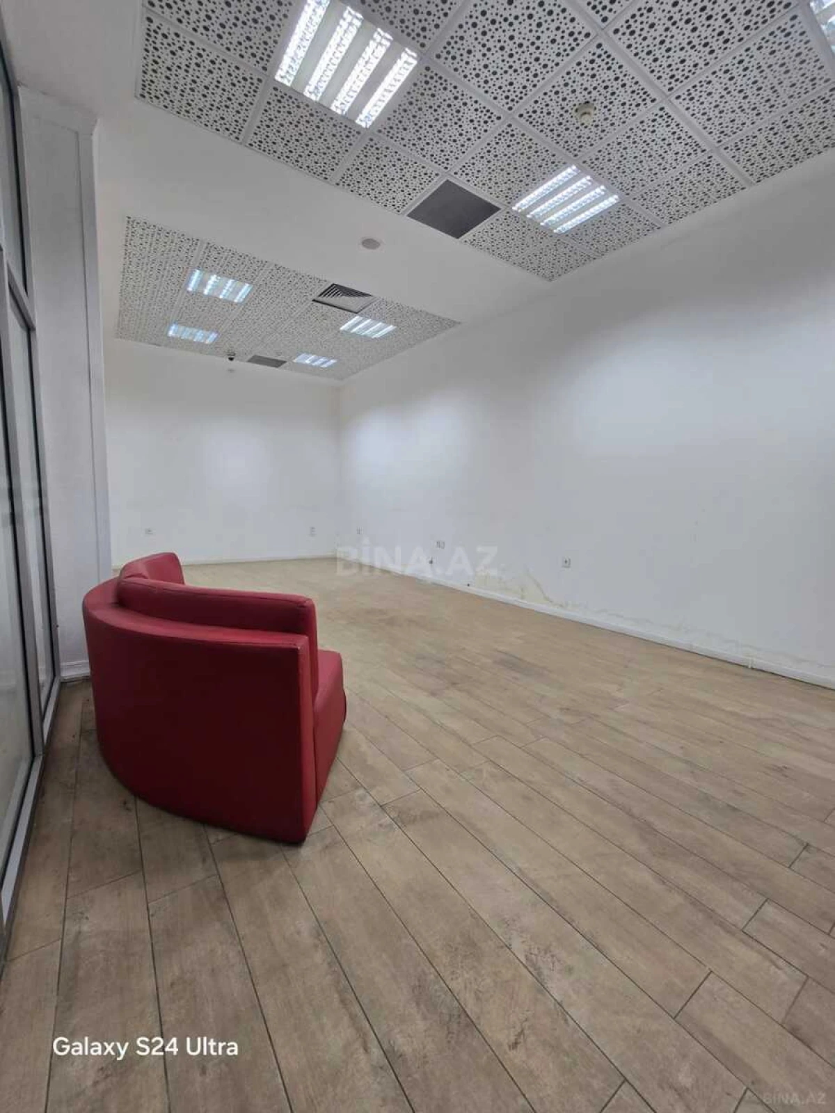 Kirayə verilir 9 otaqlı ofis 300 m²