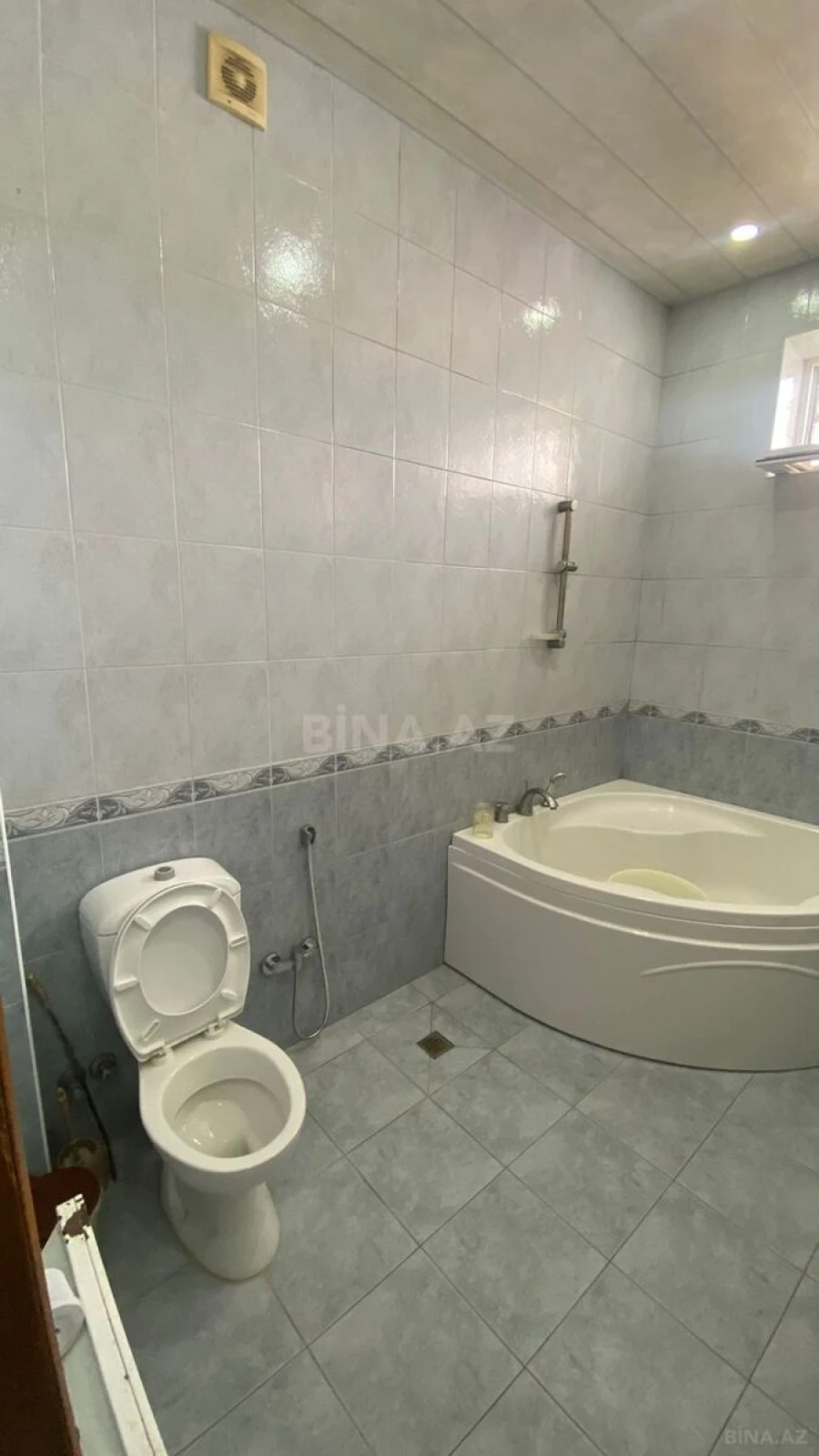 Satılır 5 otaqlı həyət evi 330 m²