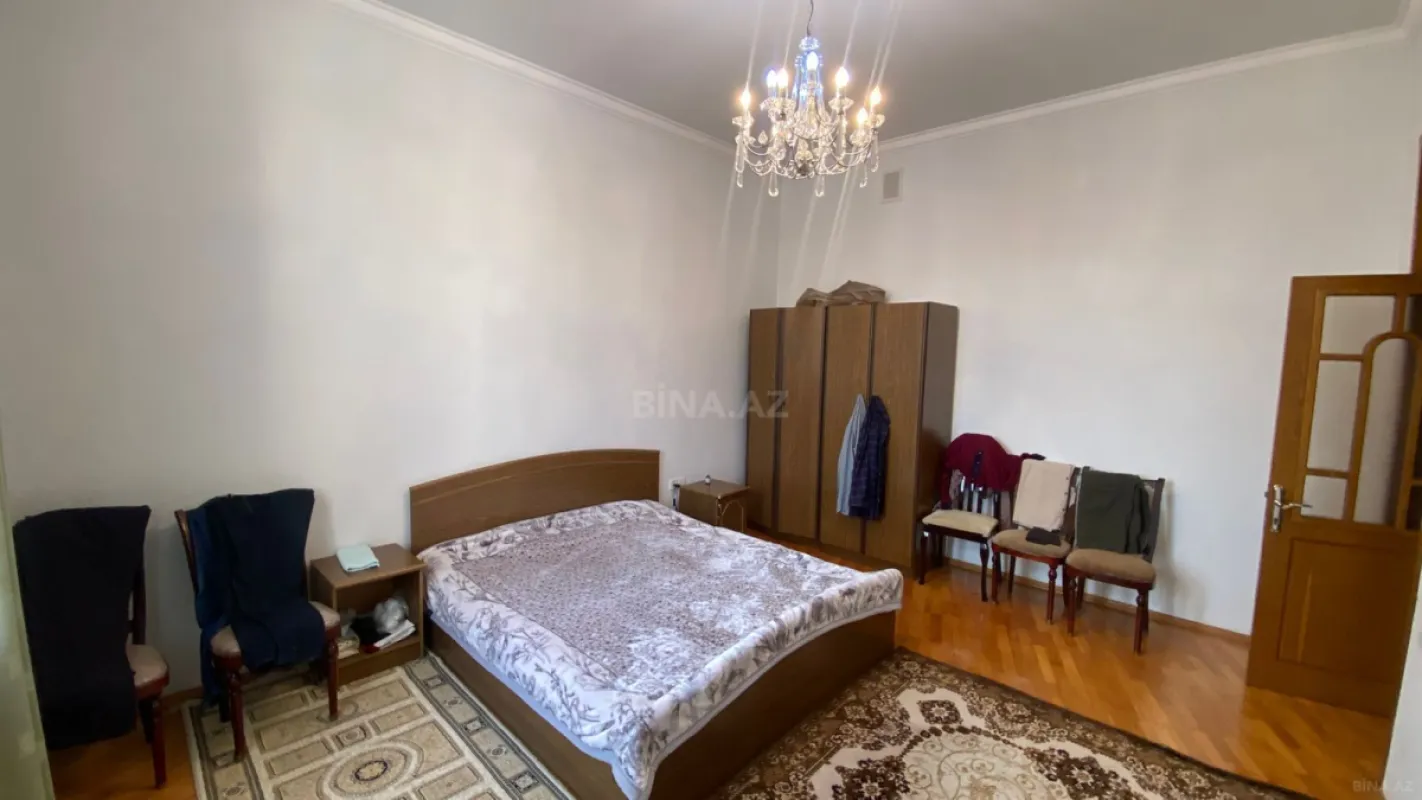 Satılır 5 otaqlı həyət evi 330 m²
