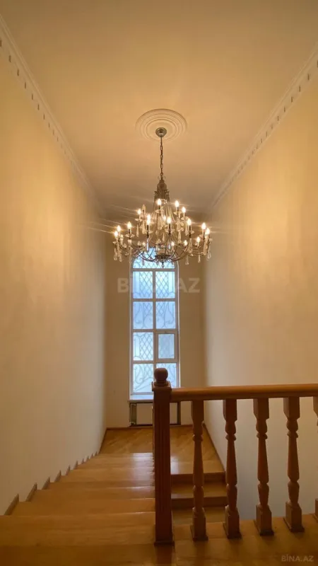 Satılır 5 otaqlı həyət evi 330 m²