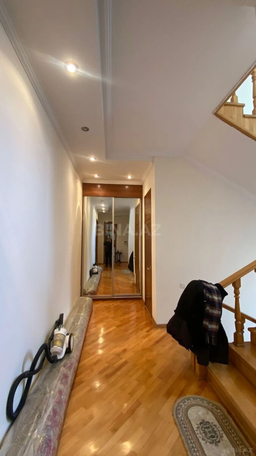 Satılır 5 otaqlı həyət evi 330 m²