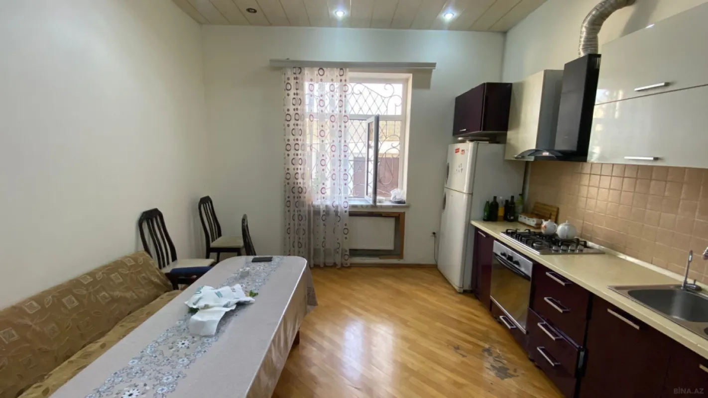 Satılır 5 otaqlı həyət evi 330 m²
