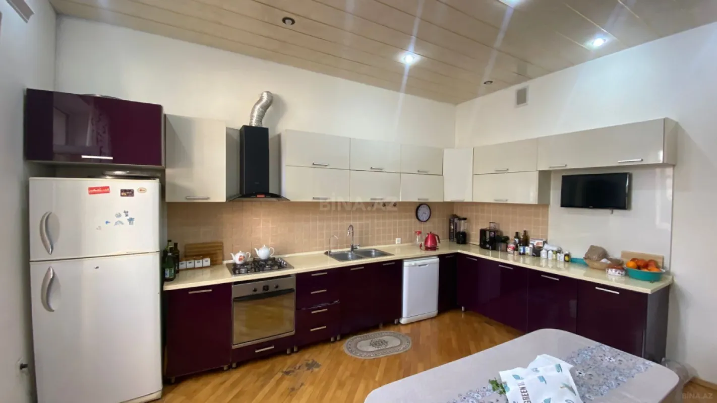 Satılır 5 otaqlı həyət evi 330 m²