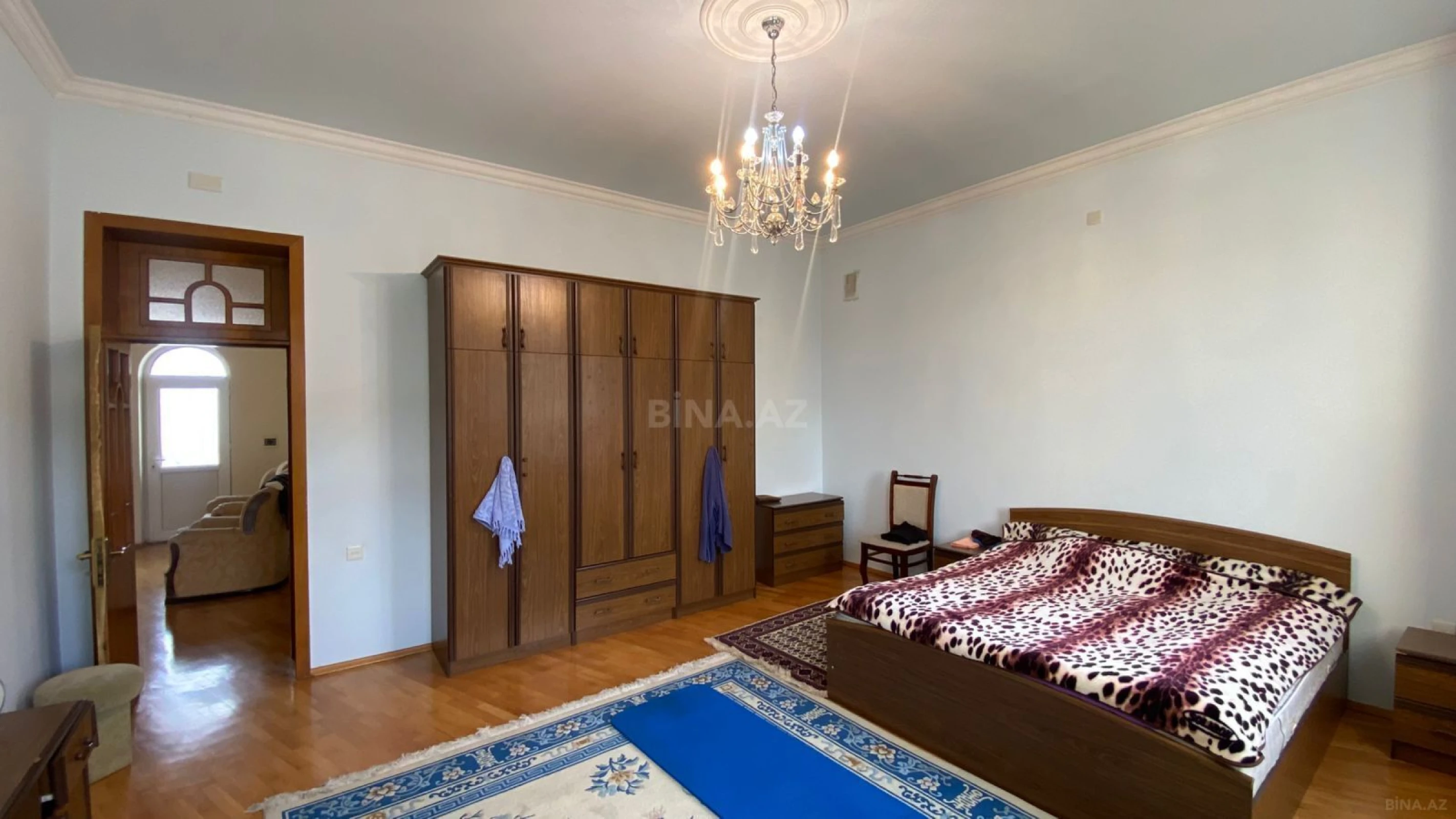 Satılır 5 otaqlı həyət evi 330 m²