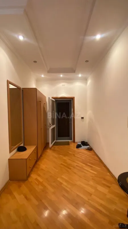 Satılır 5 otaqlı həyət evi 330 m²