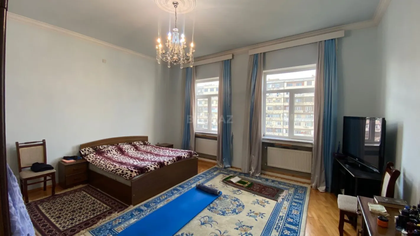 Satılır 5 otaqlı həyət evi 330 m²