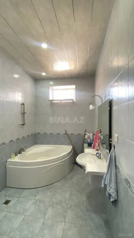 Satılır 5 otaqlı həyət evi 330 m²