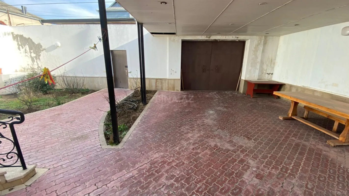 Satılır 5 otaqlı həyət evi 330 m²