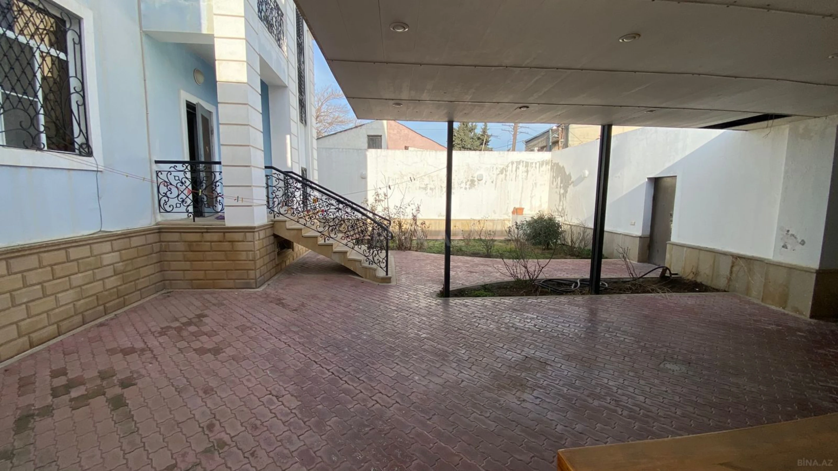 Satılır 5 otaqlı həyət evi 330 m²