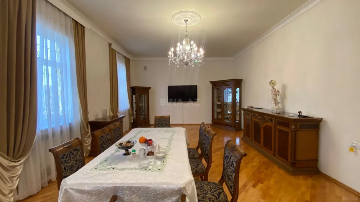 Satılır 5 otaqlı həyət evi 330 m²