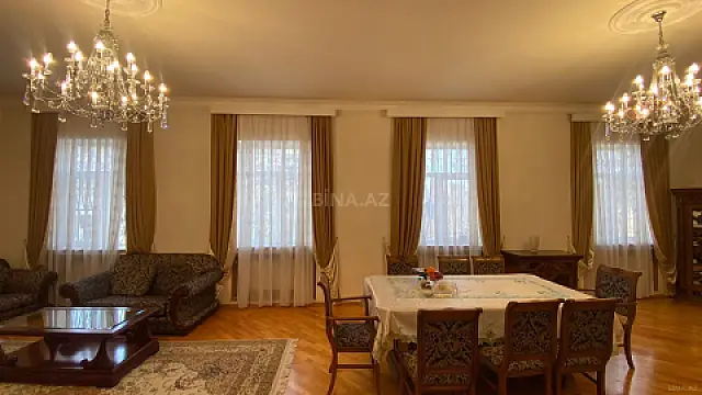 Satılır 5 otaqlı həyət evi 330 m²