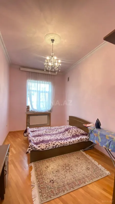 Satılır 5 otaqlı həyət evi 330 m²