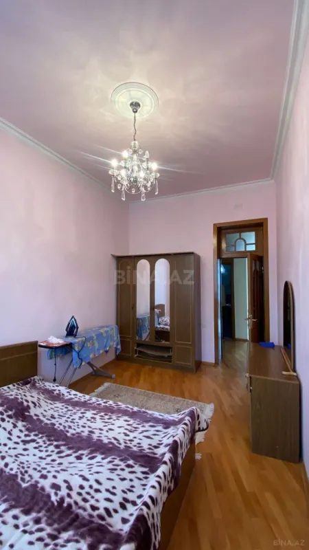 Satılır 5 otaqlı həyət evi 330 m²