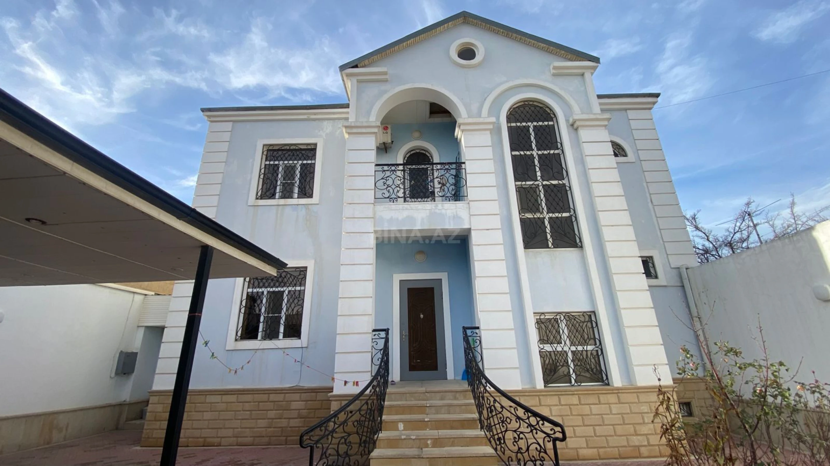 Satılır 5 otaqlı həyət evi 330 m²