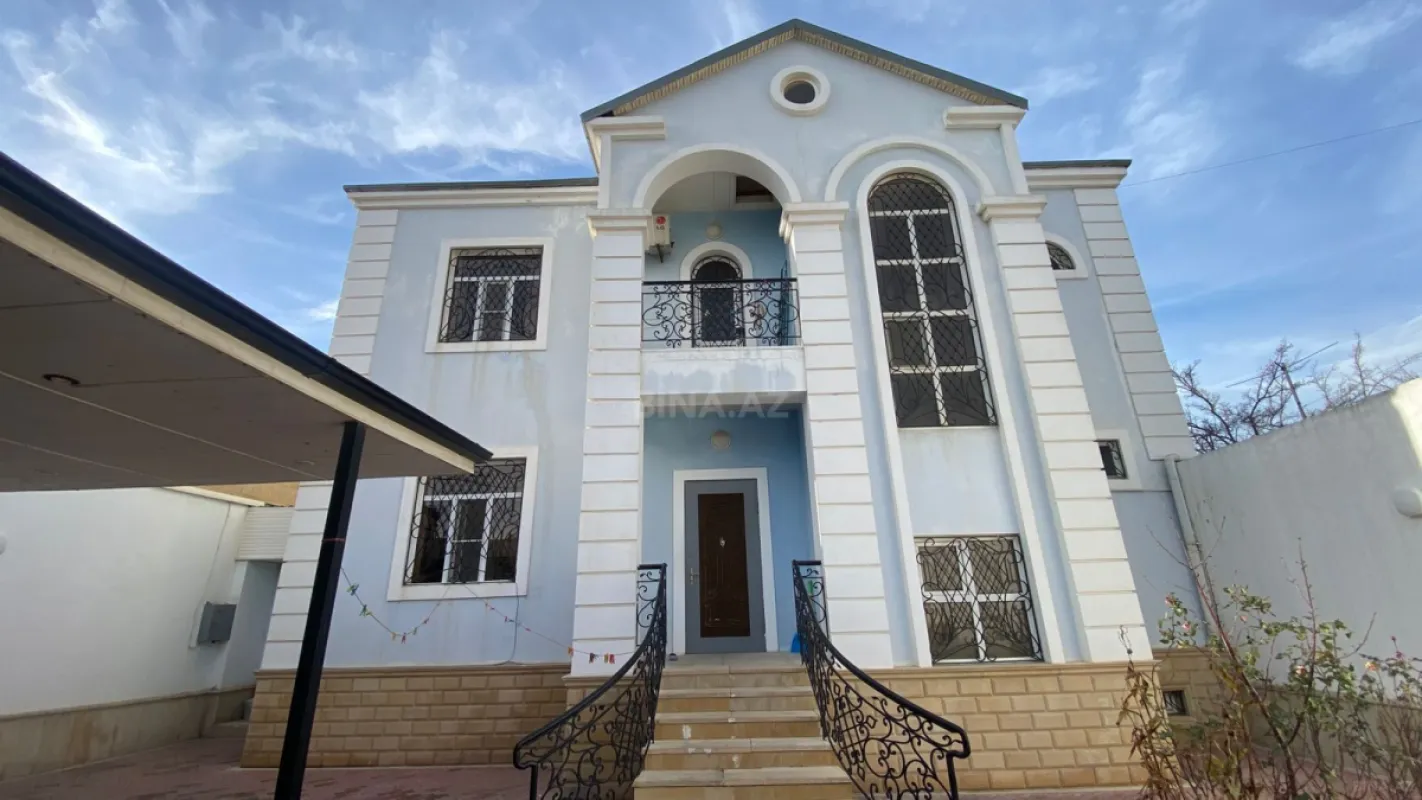 Satılır 5 otaqlı həyət evi 330 m²