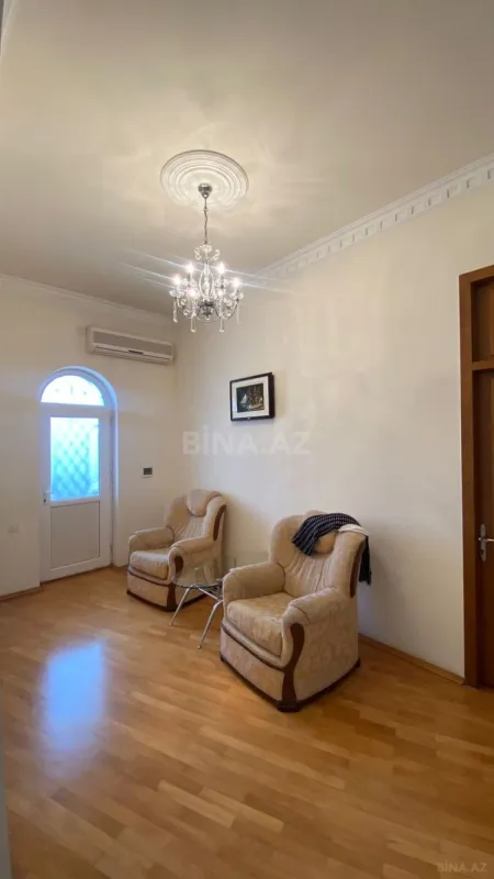 Satılır 5 otaqlı həyət evi 330 m²