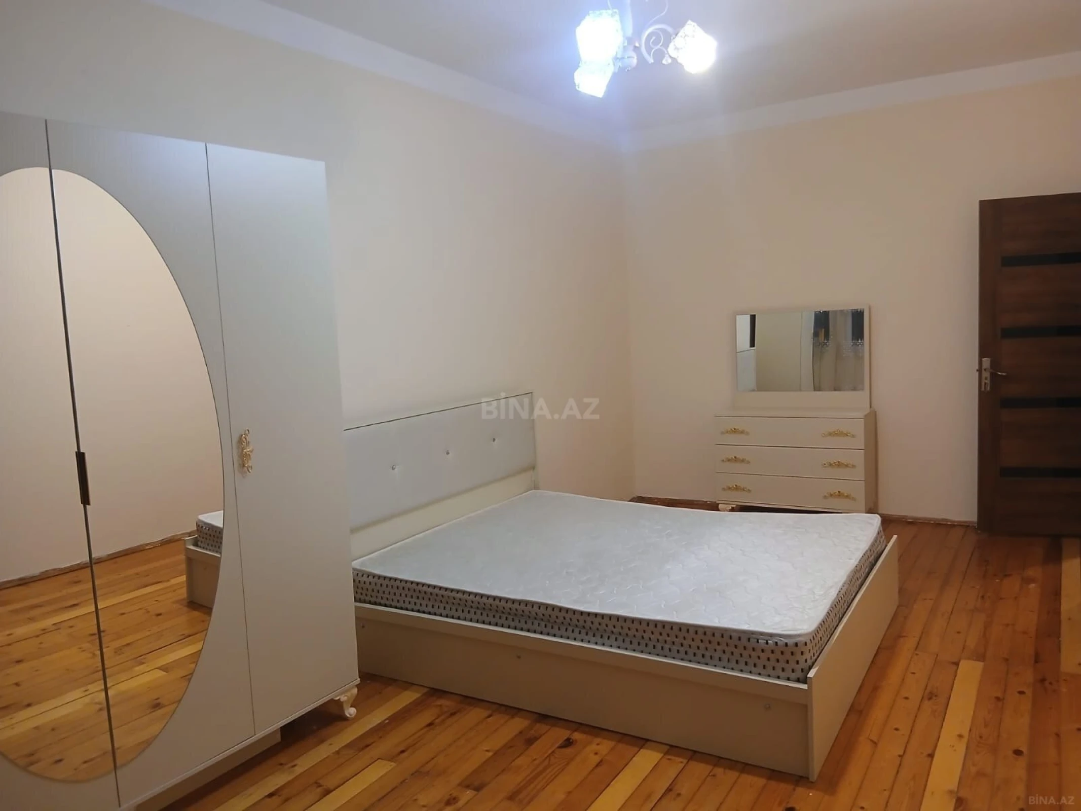 Kirayə verilir 3 otaqlı mənzil 125 m²