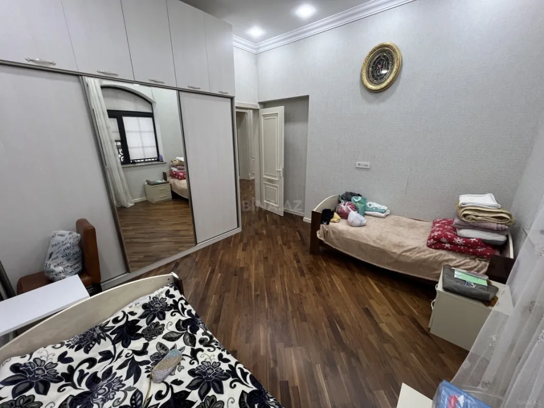 Satılır 7 otaqlı həyət evi 850 m²