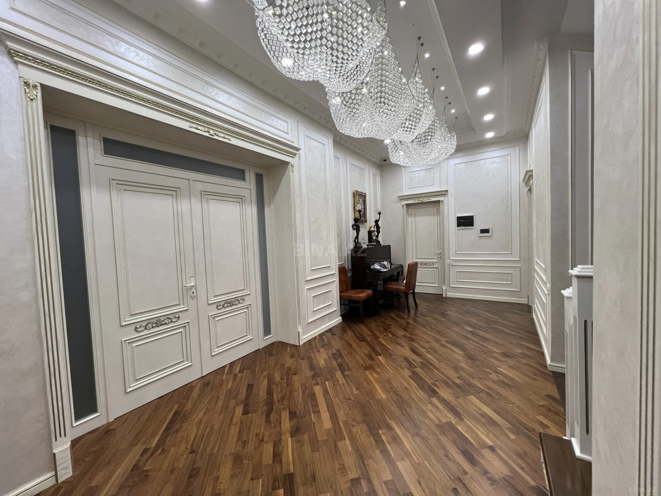 Satılır 7 otaqlı həyət evi 850 m²