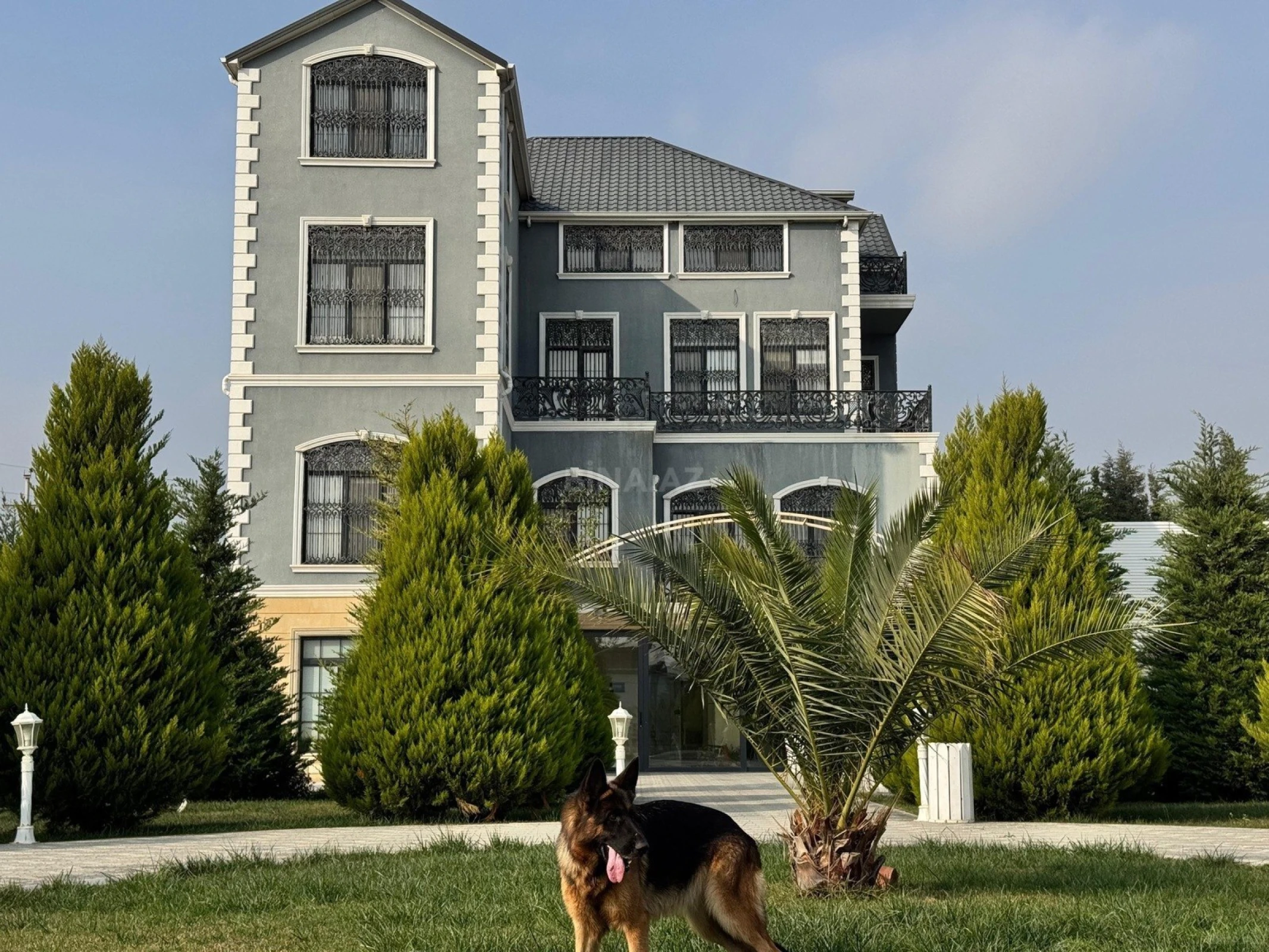 Satılır 7 otaqlı həyət evi 850 m²