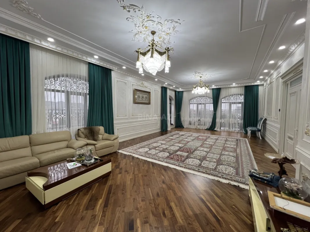 Satılır 7 otaqlı həyət evi 850 m²