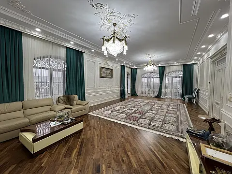 Satılır 7 otaqlı həyət evi 850 m²