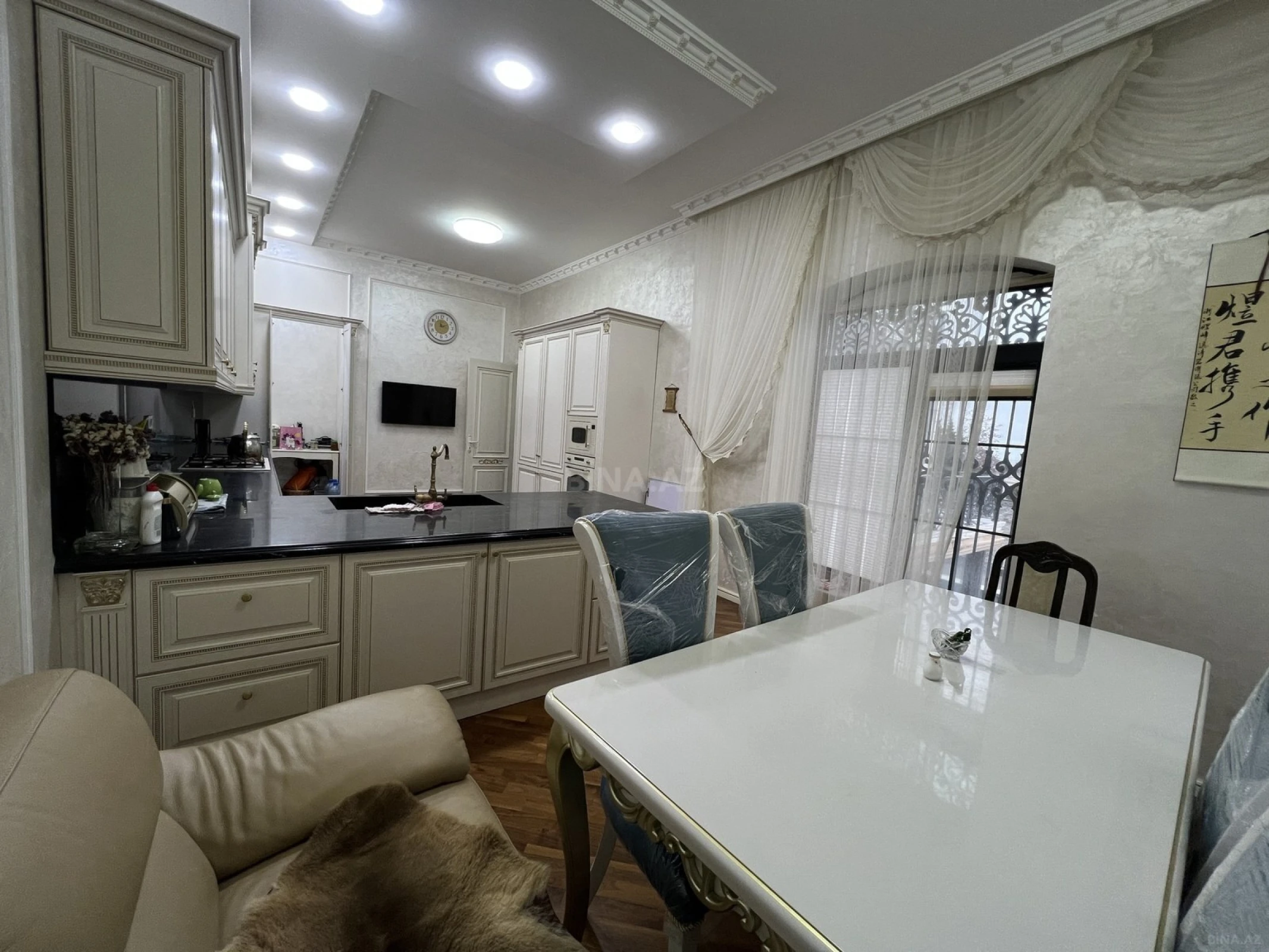Satılır 7 otaqlı həyət evi 850 m²