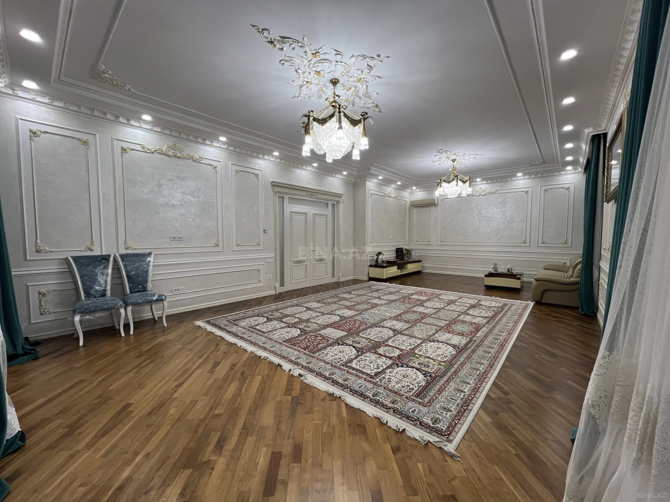 Satılır 7 otaqlı həyət evi 850 m²