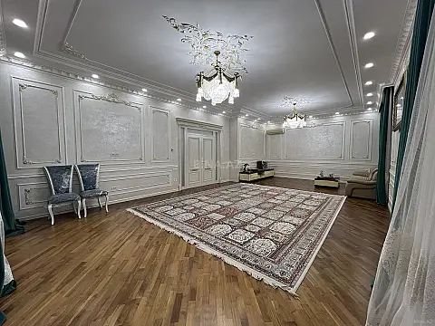 Satılır 7 otaqlı həyət evi 850 m²
