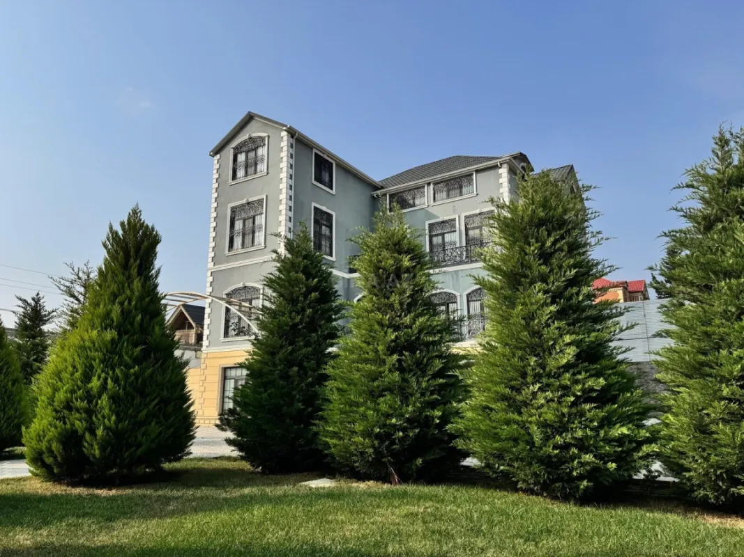 Satılır 7 otaqlı həyət evi 850 m²