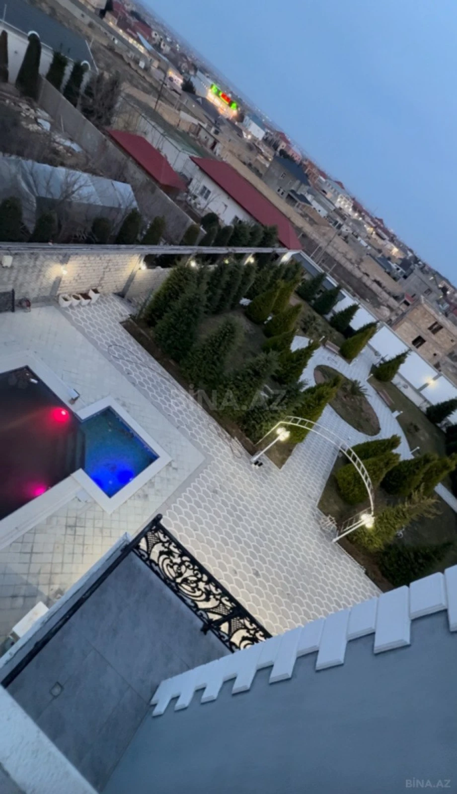 Satılır 7 otaqlı həyət evi 850 m²