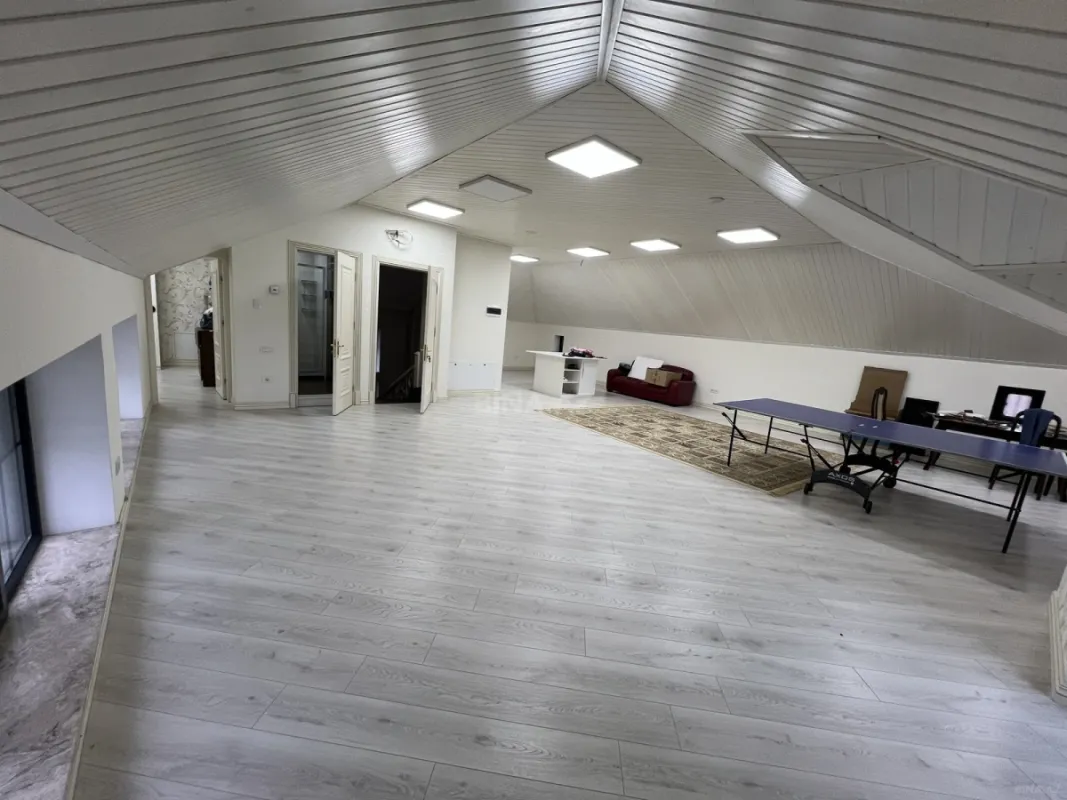 Satılır 7 otaqlı həyət evi 850 m²