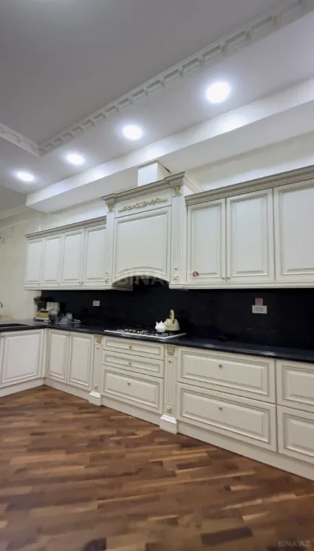 Satılır 7 otaqlı həyət evi 850 m²