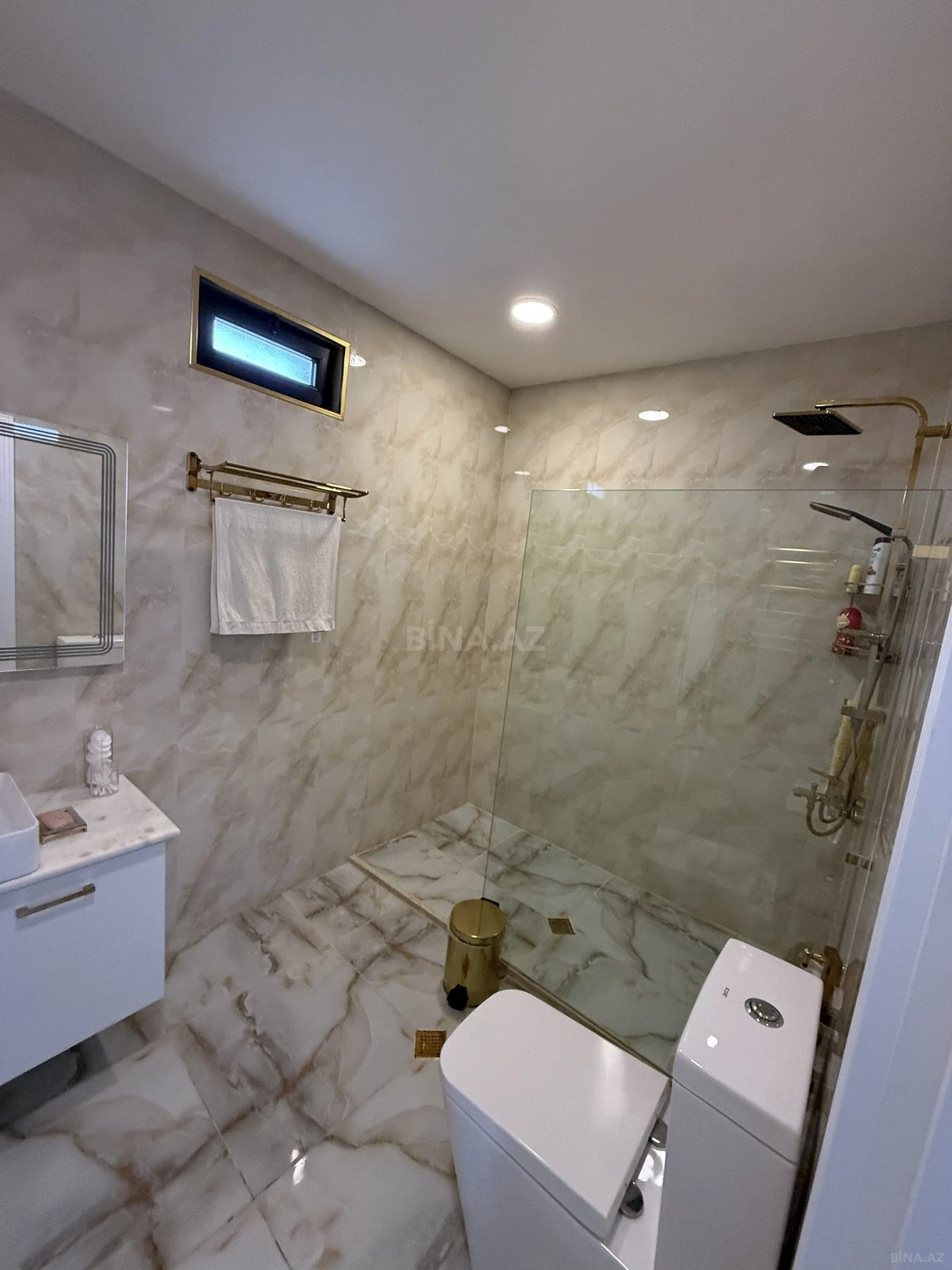 Satılır 5 otaqlı həyət evi 300 m²