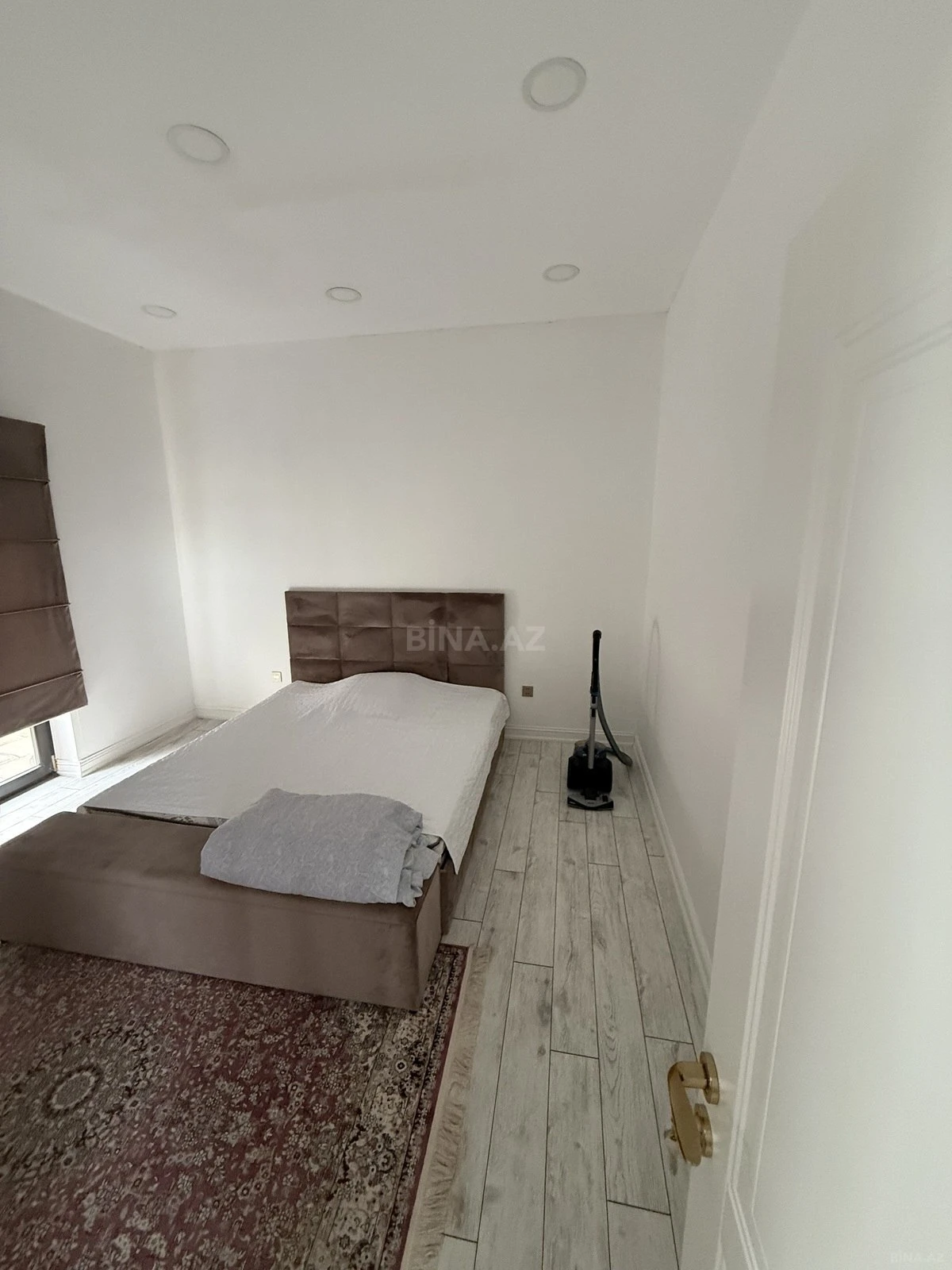 Satılır 5 otaqlı həyət evi 300 m²