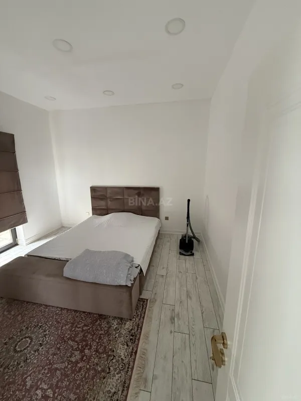 Satılır 5 otaqlı həyət evi 300 m²