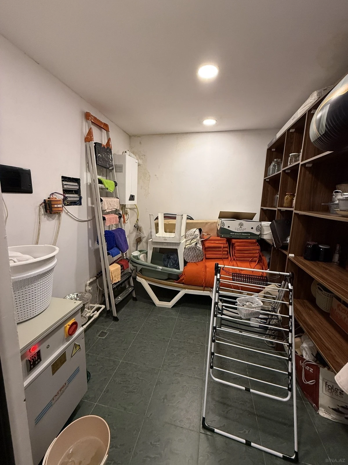 Satılır 5 otaqlı həyət evi 300 m²