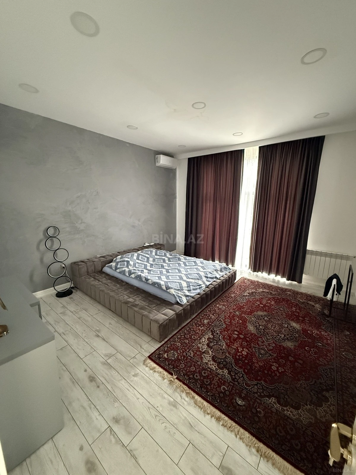 Satılır 5 otaqlı həyət evi 300 m²