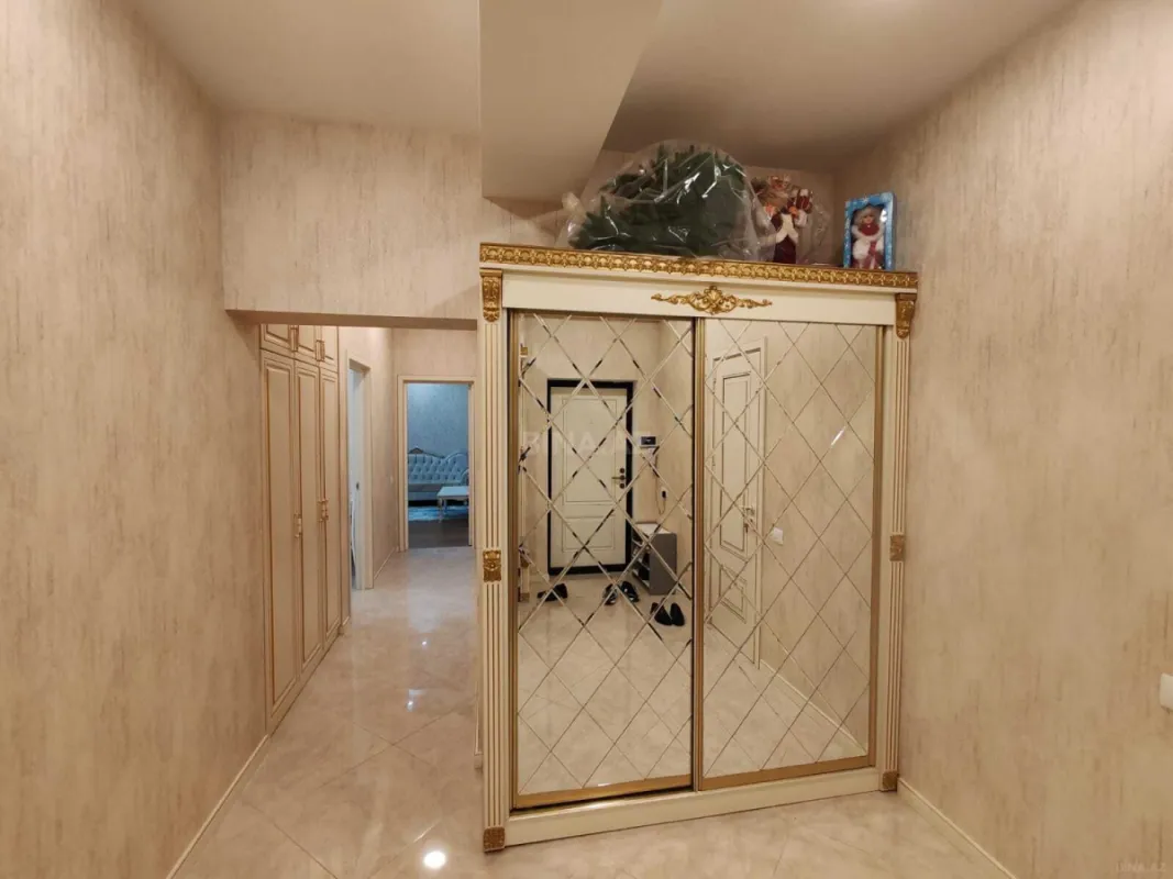 Satılır 3 otaqlı mənzil 113 m²