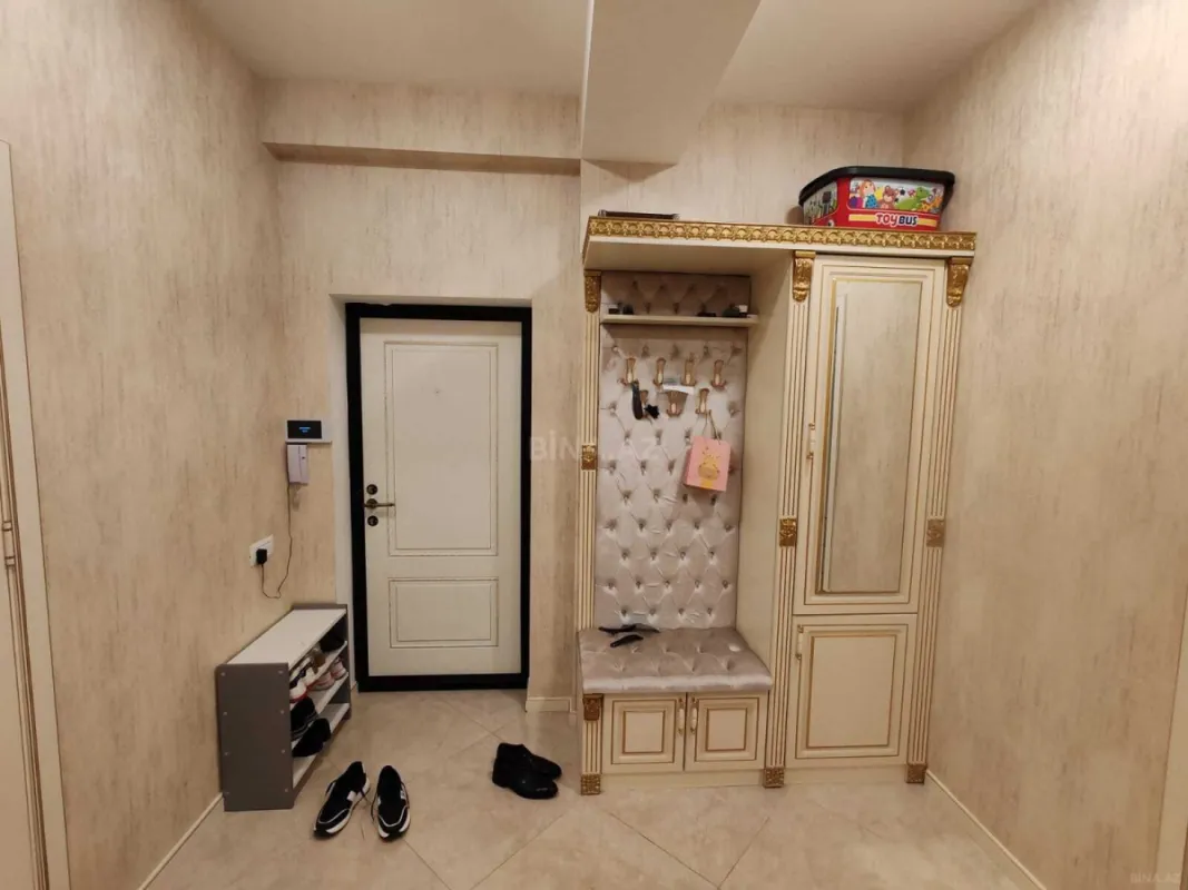 Satılır 3 otaqlı mənzil 113 m²