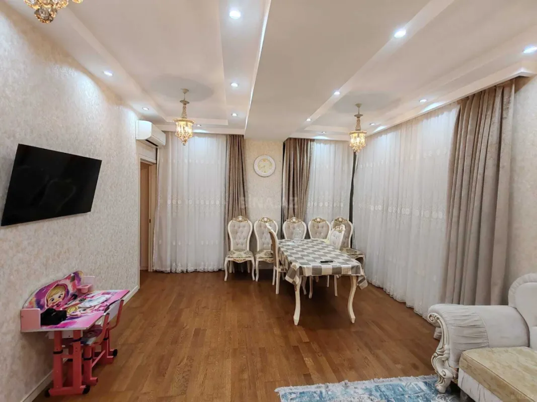 Satılır 3 otaqlı mənzil 113 m²
